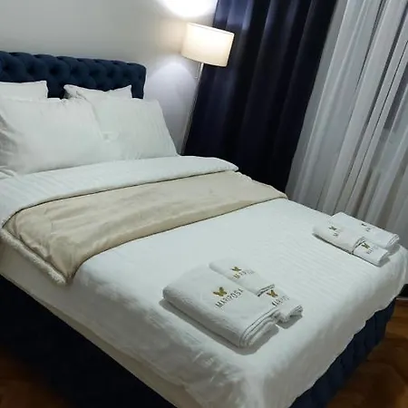 Mariposa * Σμεντέρεβο